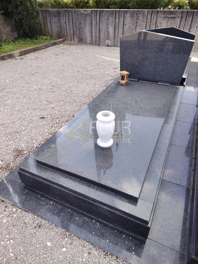 Reka, Spodnja Drežnica, grobnica - 2 pokopna mesta