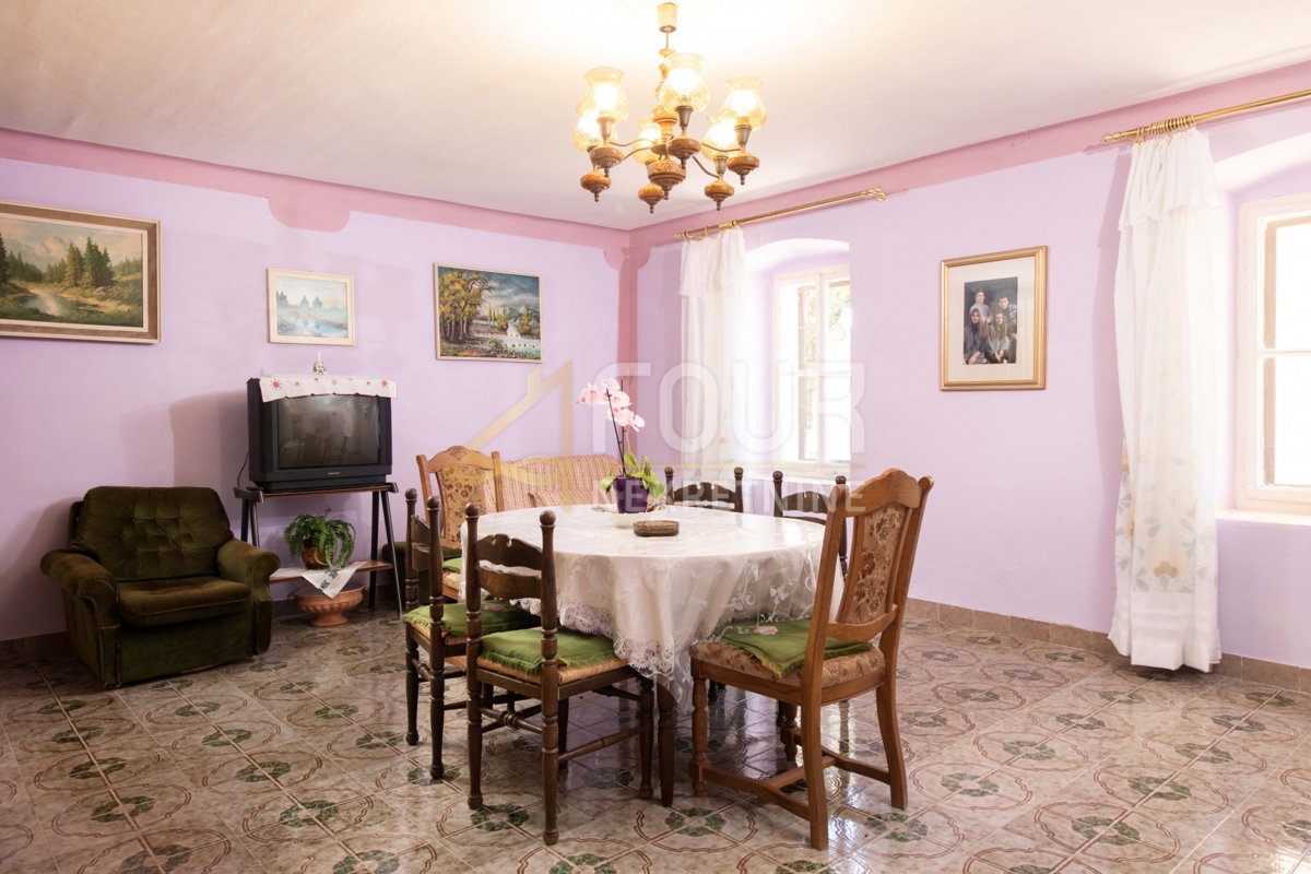 Hiša Svetvinčenat, 344m2