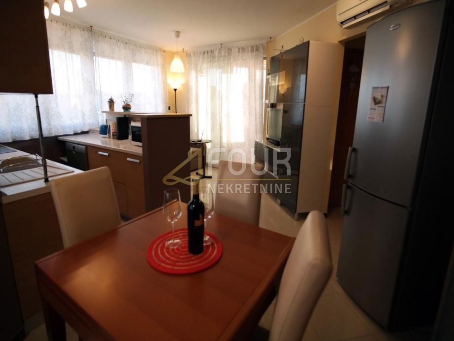 Stanovanje Centar, Pula, 74,30m2