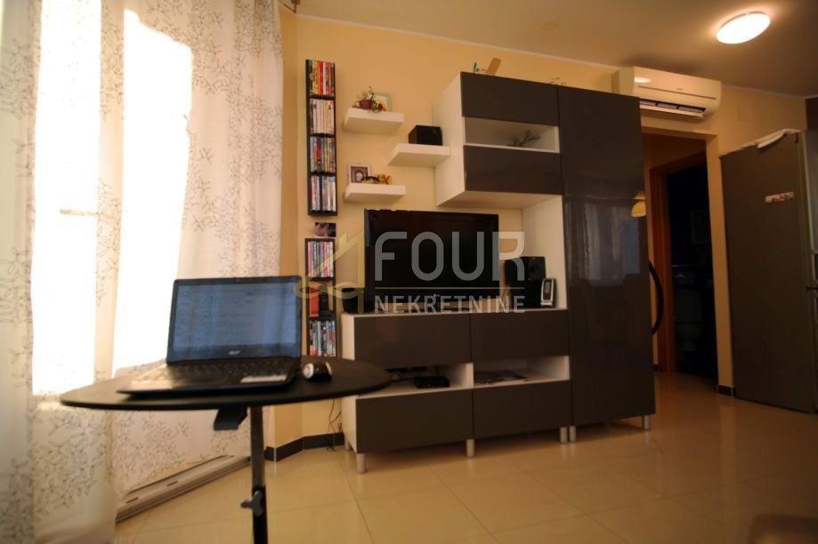 Stanovanje Centar, Pula, 74,30m2