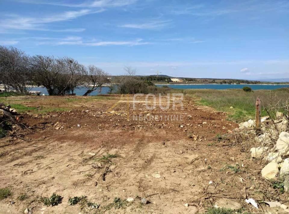 Zemljišče Ližnjan, 330m2