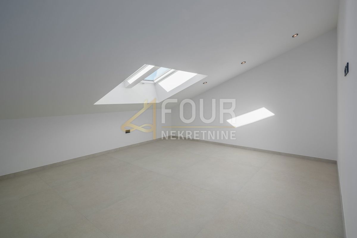 Stanovanje Rovinj, 202,73m2