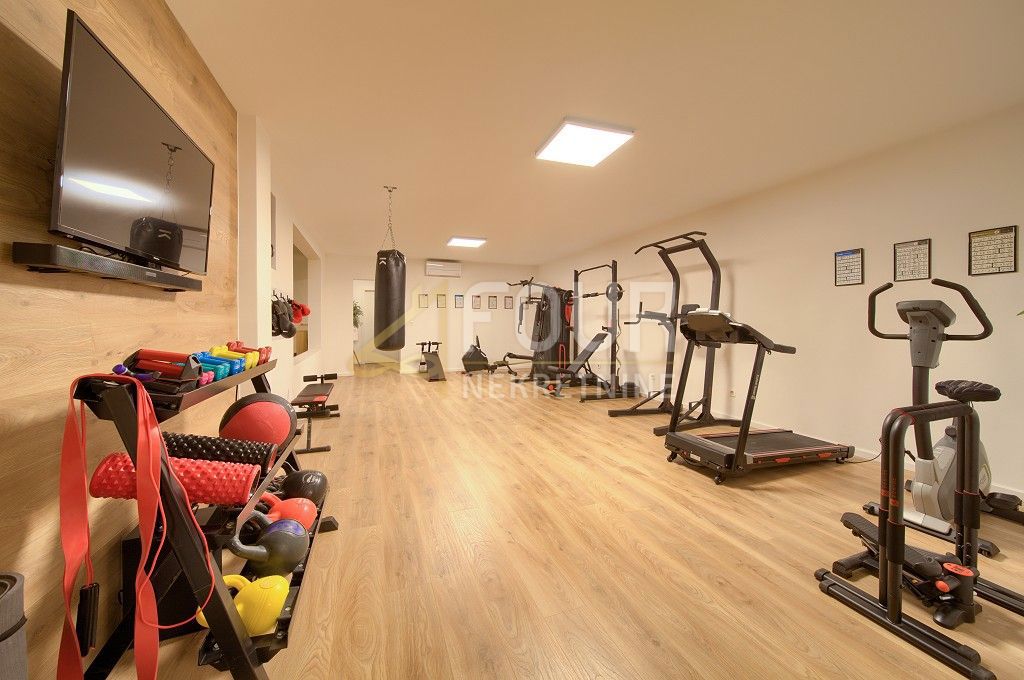Hiša Malinska, Malinska-Dubašnica, 390m2