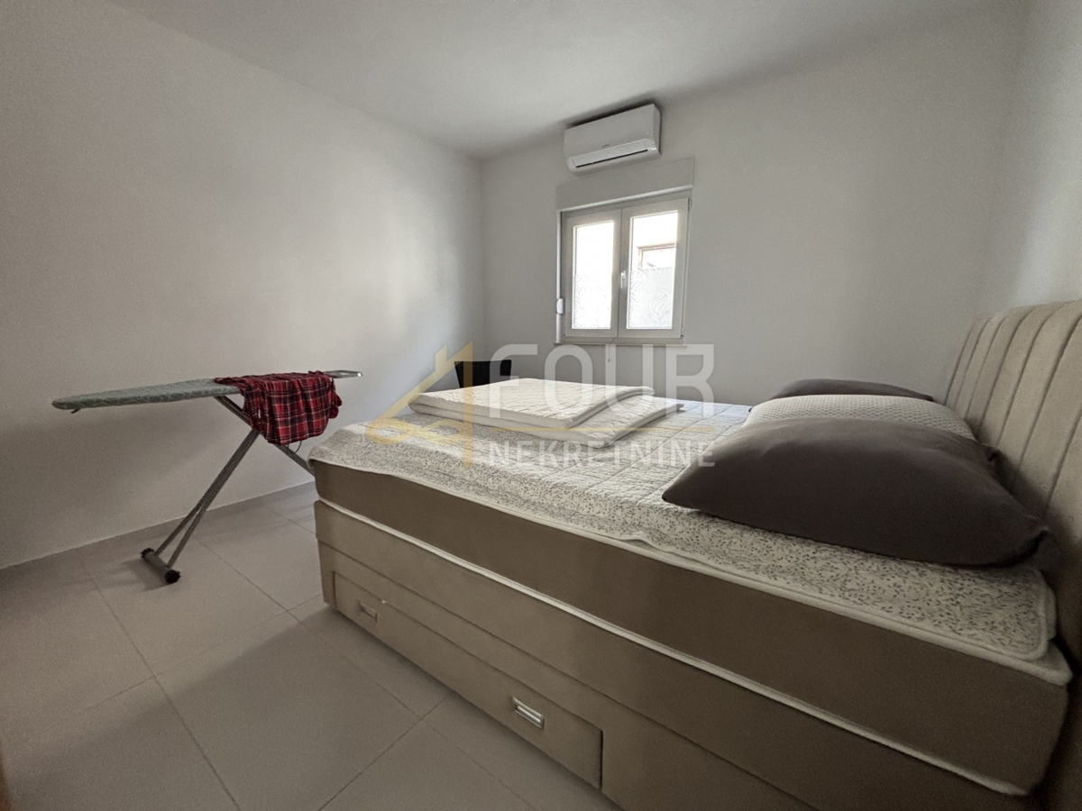 Zadar, Privlaka, opremljena pritlična hiša z veliko okućnico