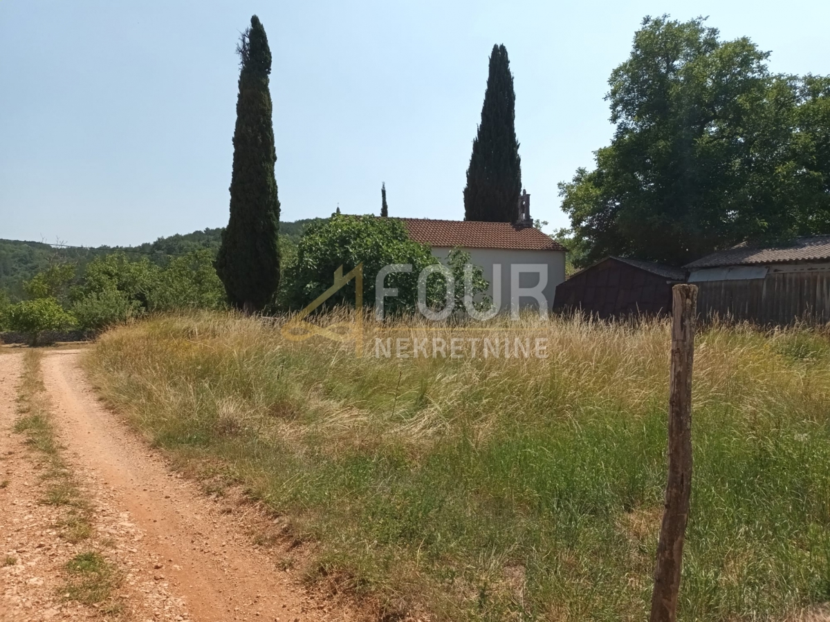 Zemljišče Oprtalj, 453m2