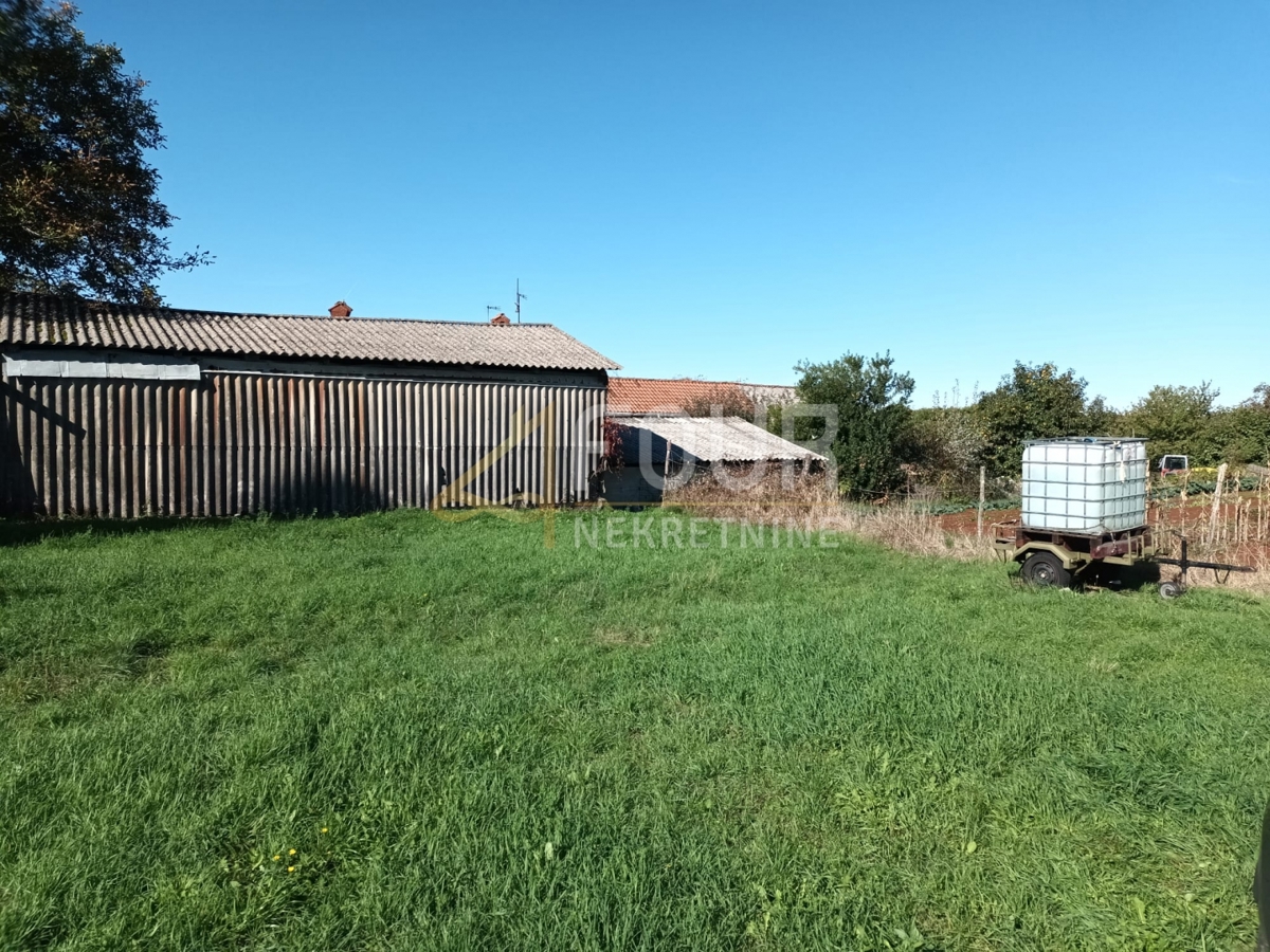 Zemljišče Oprtalj, 453m2