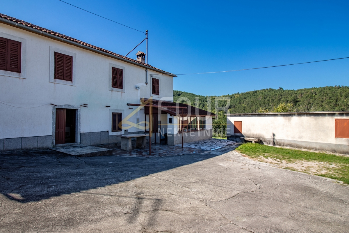 Istra, Boljun, veliko posestvo s kamnito hišo – SAMO PRI NAS!