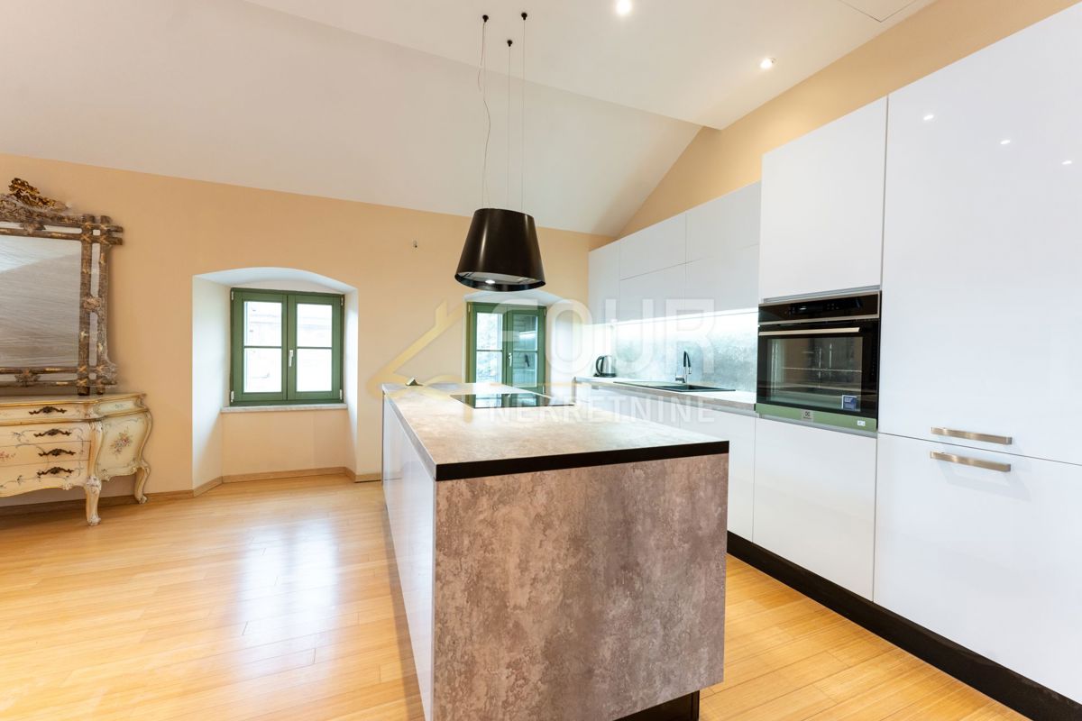 Opatija, 135m2, 2s+db, balkon, vrt, pogled na morje