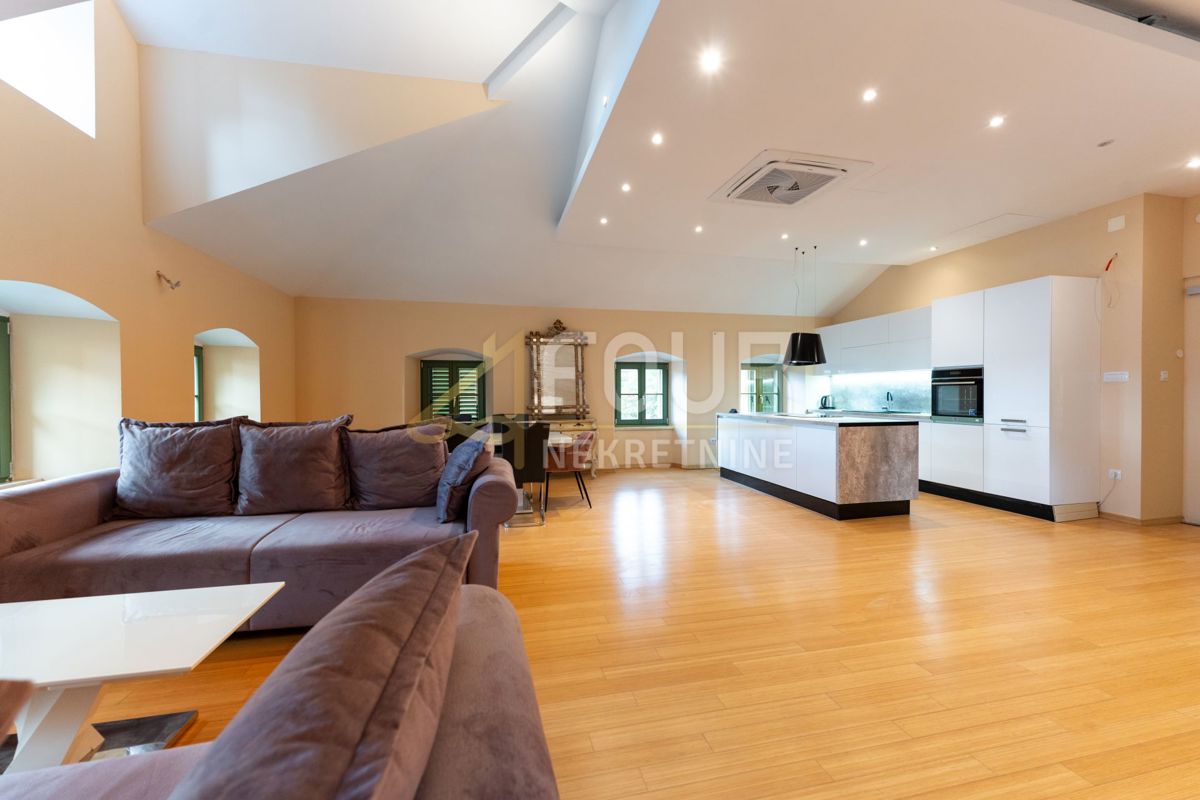 Opatija, 135m2, 2s+db, balkon, vrt, pogled na morje