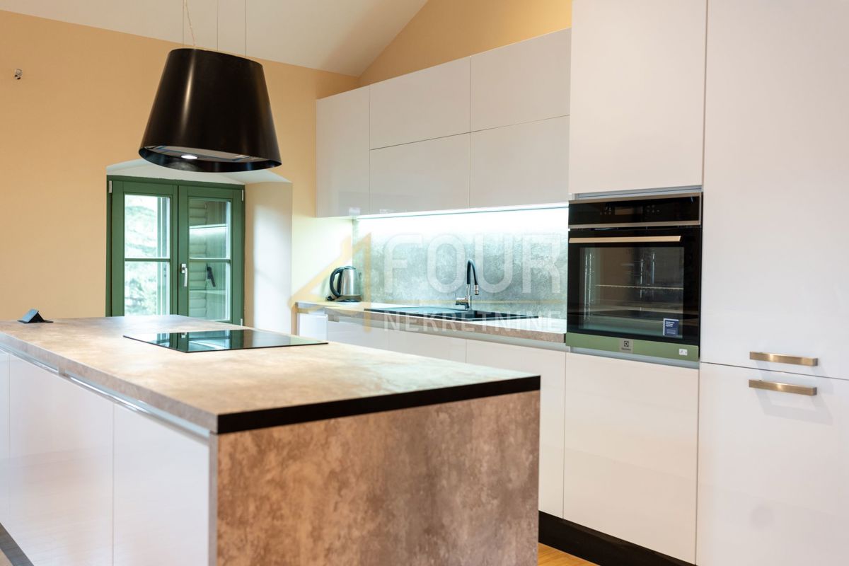 Opatija, 135m2, 2s+db, balkon, vrt, pogled na morje