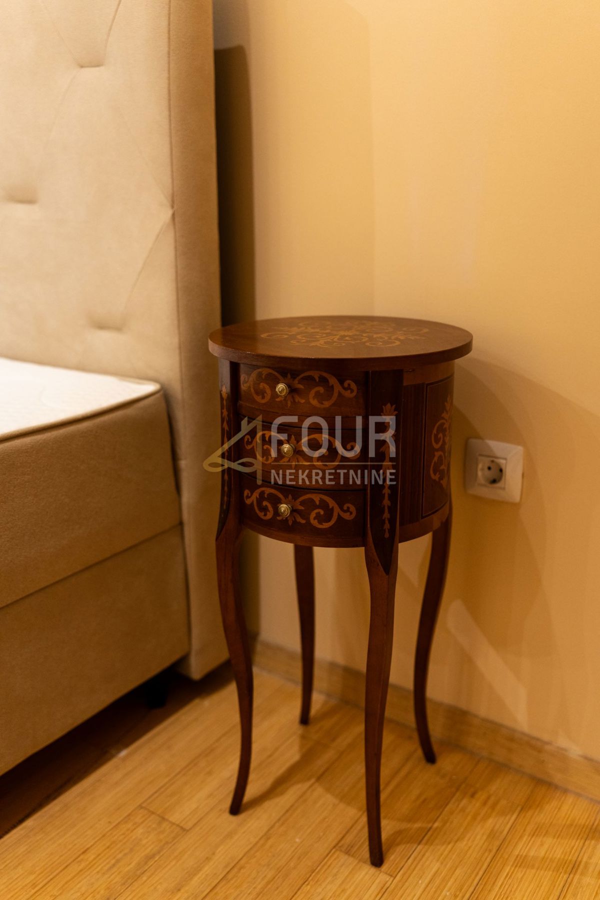 Opatija, 135m2, 2s+db, balkon, vrt, pogled na morje