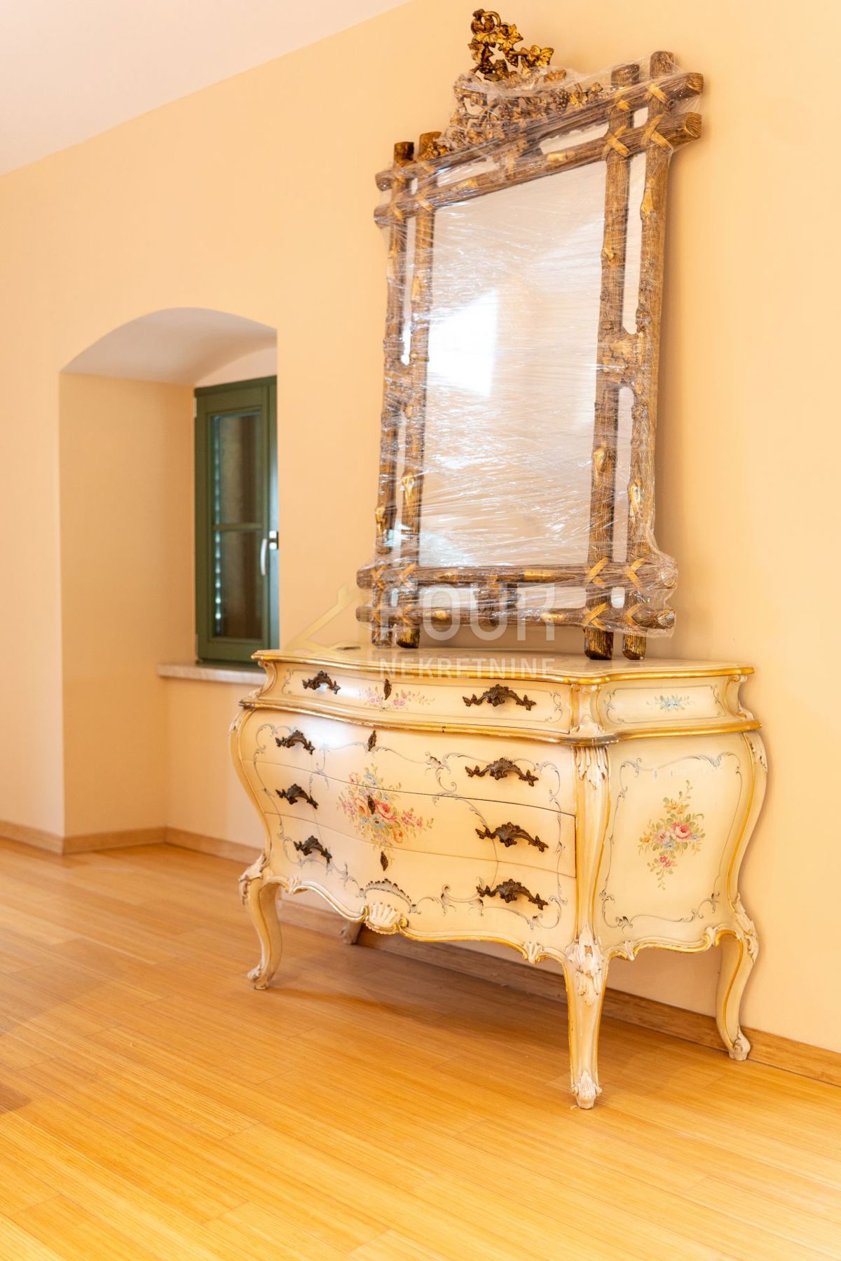 Opatija, 135m2, 2s+db, balkon, vrt, pogled na morje