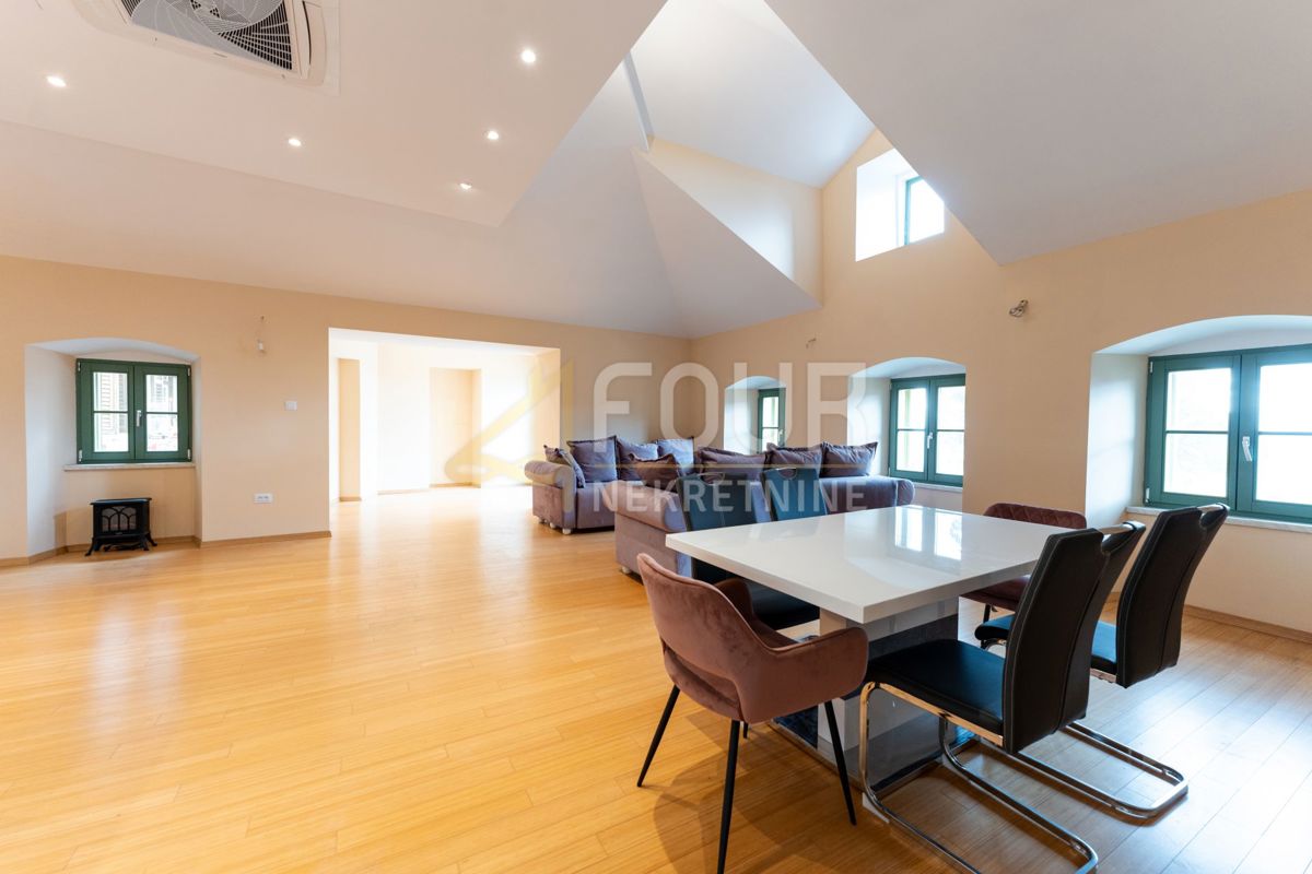 Opatija, 135m2, 2s+db, balkon, vrt, pogled na morje