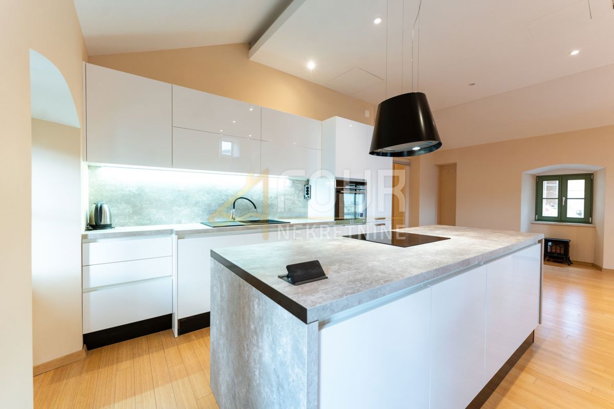 Opatija, 135m2, 2s+db, balkon, vrt, pogled na morje