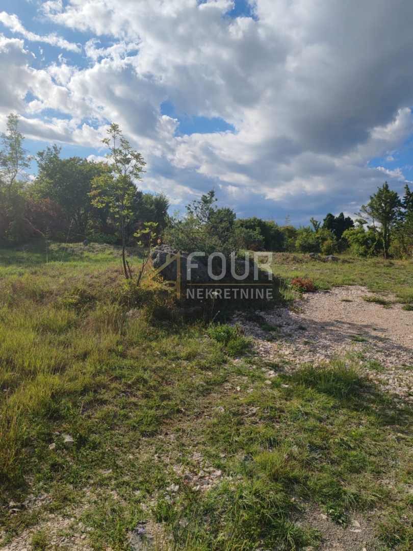 Otok Krk, Omišalj, kmetijsko zemljišče, 770m2