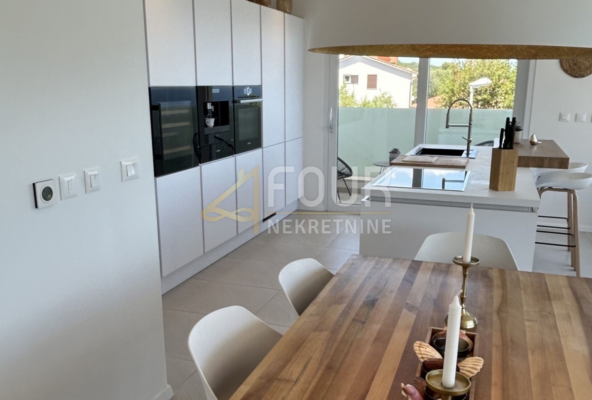 Istra, Labin, novogradnja, razkošna vila z bazenom