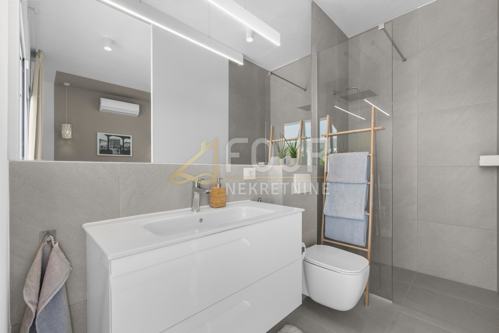 Istra, Labin, novogradnja, razkošna vila z bazenom