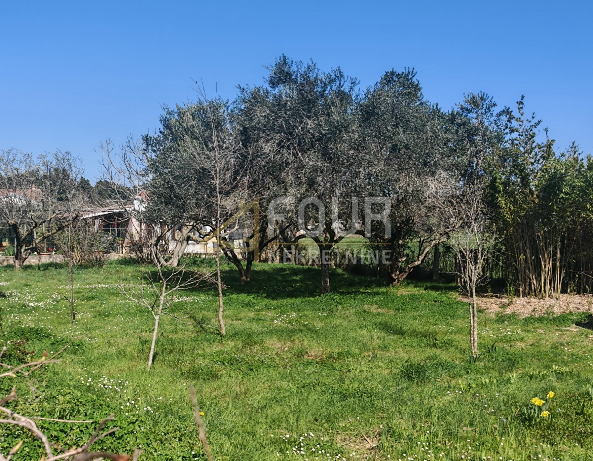 Zemljišče Medulin, 598m2