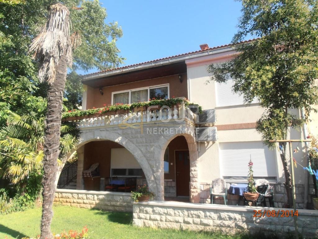 Stanovanje Centar, Pula, 70m2