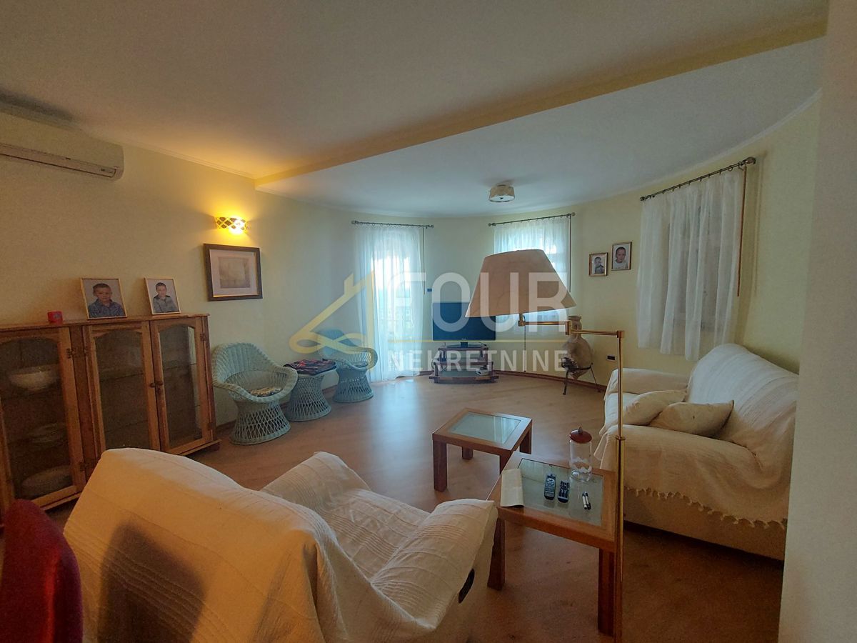 Hiša Novi Vinodolski, 180m2