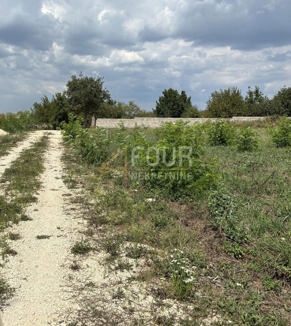 Zemljišče Žminj, 400m2