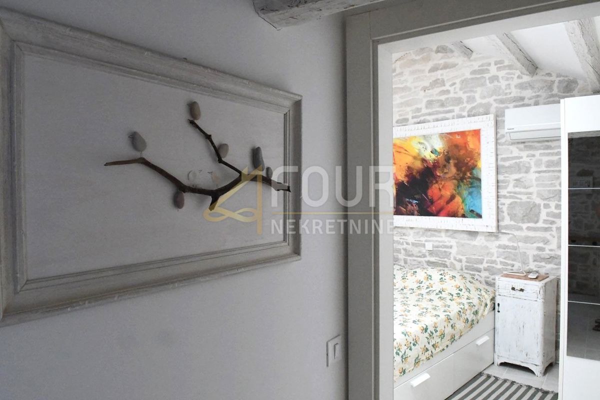Istra, Bale, adaptirana kamnita hiša, 81 m².