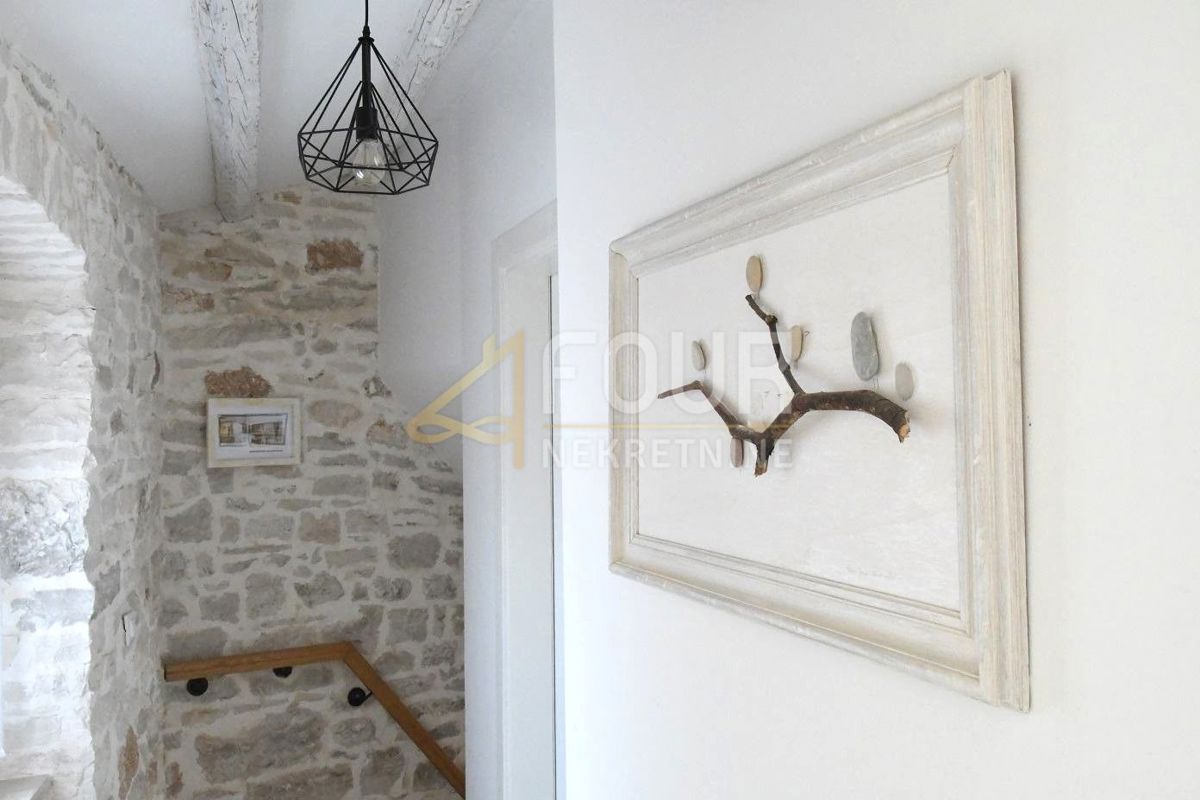 Istra, Bale, adaptirana kamnita hiša, 81 m².