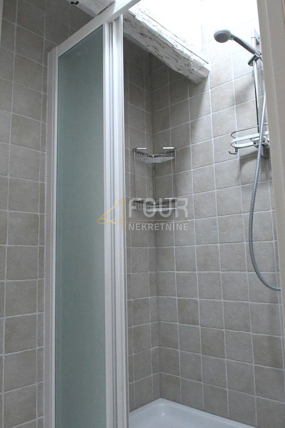 Istra, Bale, adaptirana kamnita hiša, 81 m².