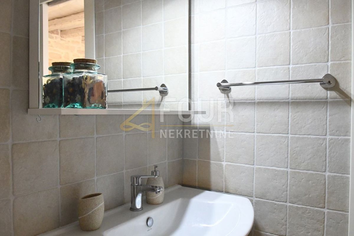Istra, Bale, adaptirana kamnita hiša, 81 m².