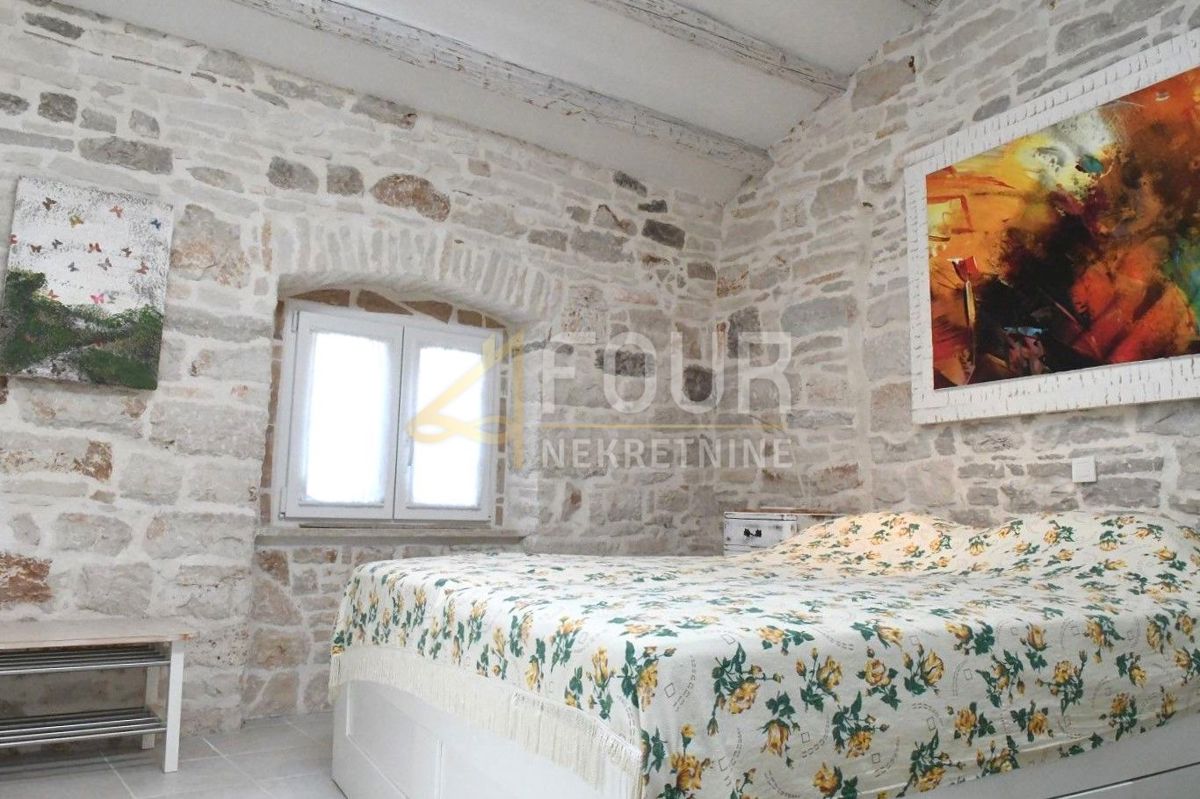 Istra, Bale, adaptirana kamnita hiša, 81 m².