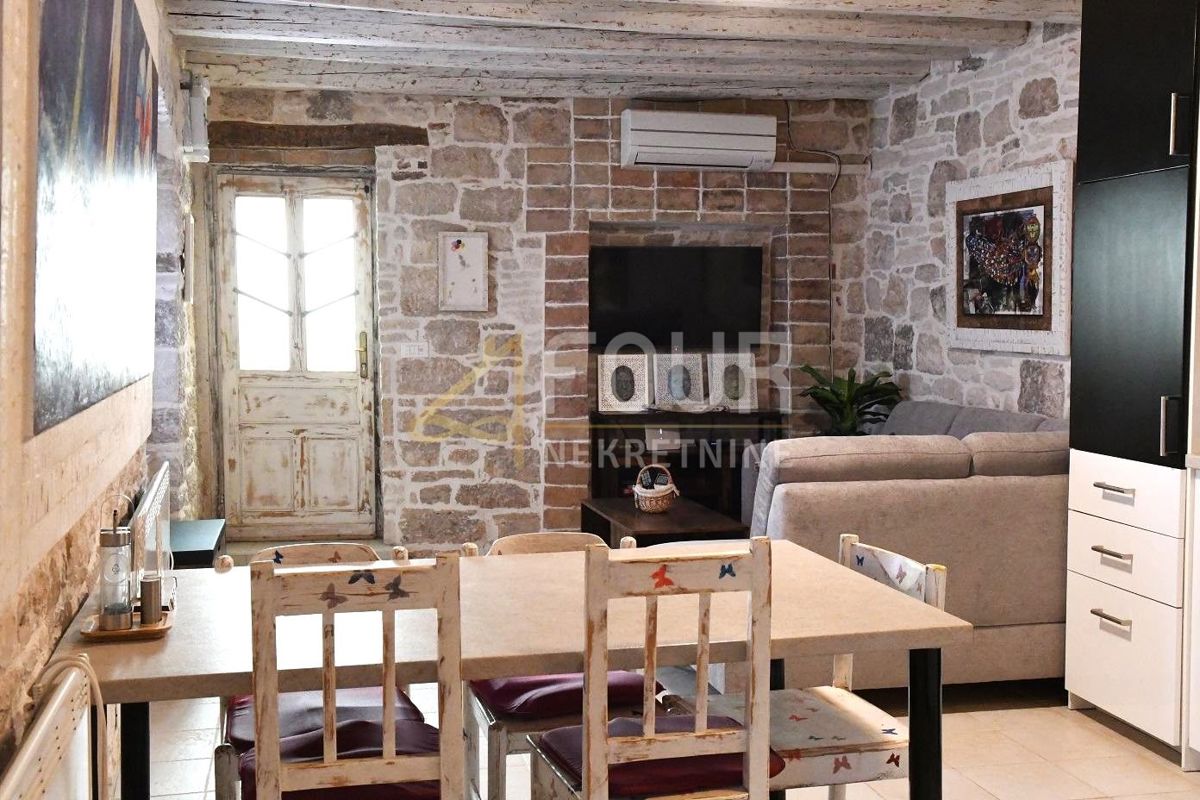 Istra, Bale, adaptirana kamnita hiša, 81 m².
