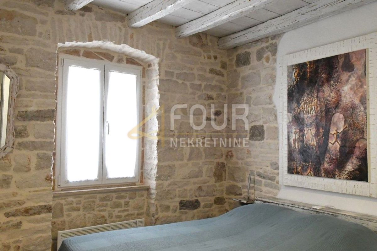 Istra, Bale, adaptirana kamnita hiša, 81 m².