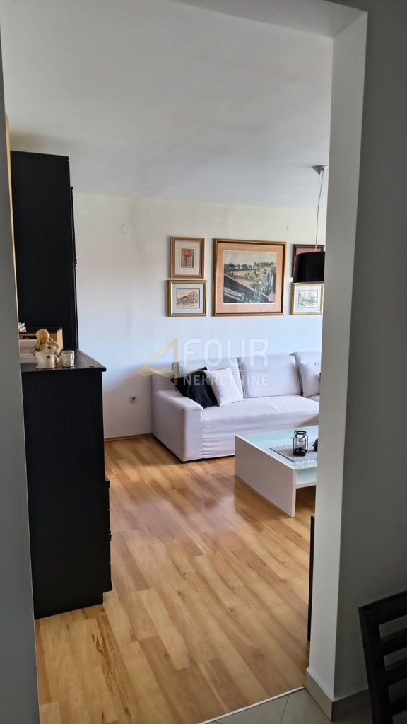 Ivanić Grad, 2 sobi, 60,47m2, balkon