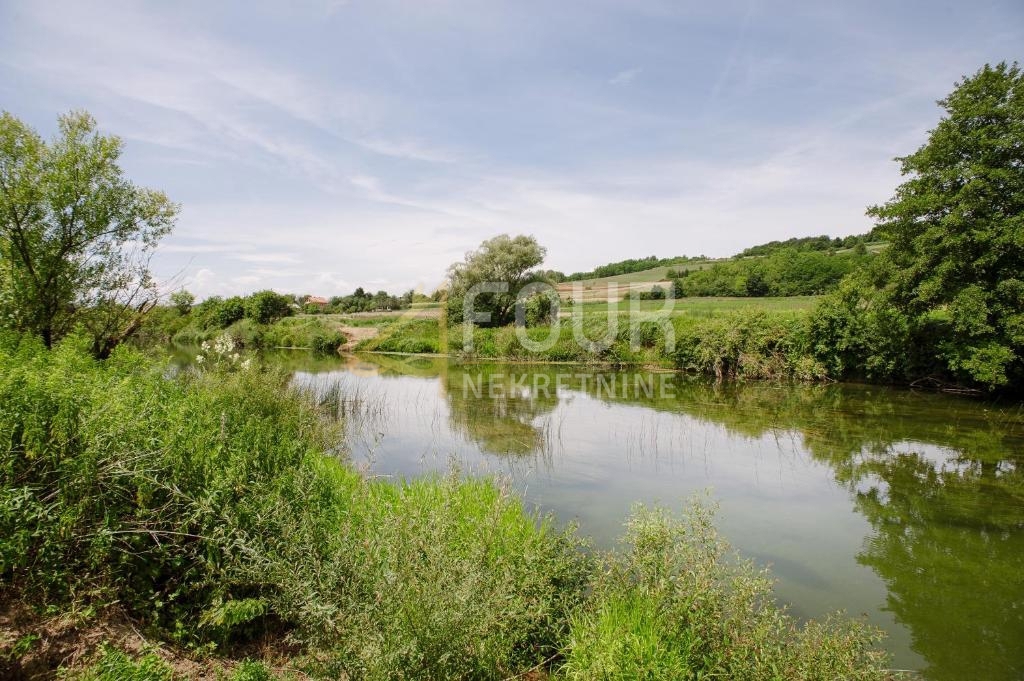 Karlovac - okolica, čudovit posest v bližini Korane