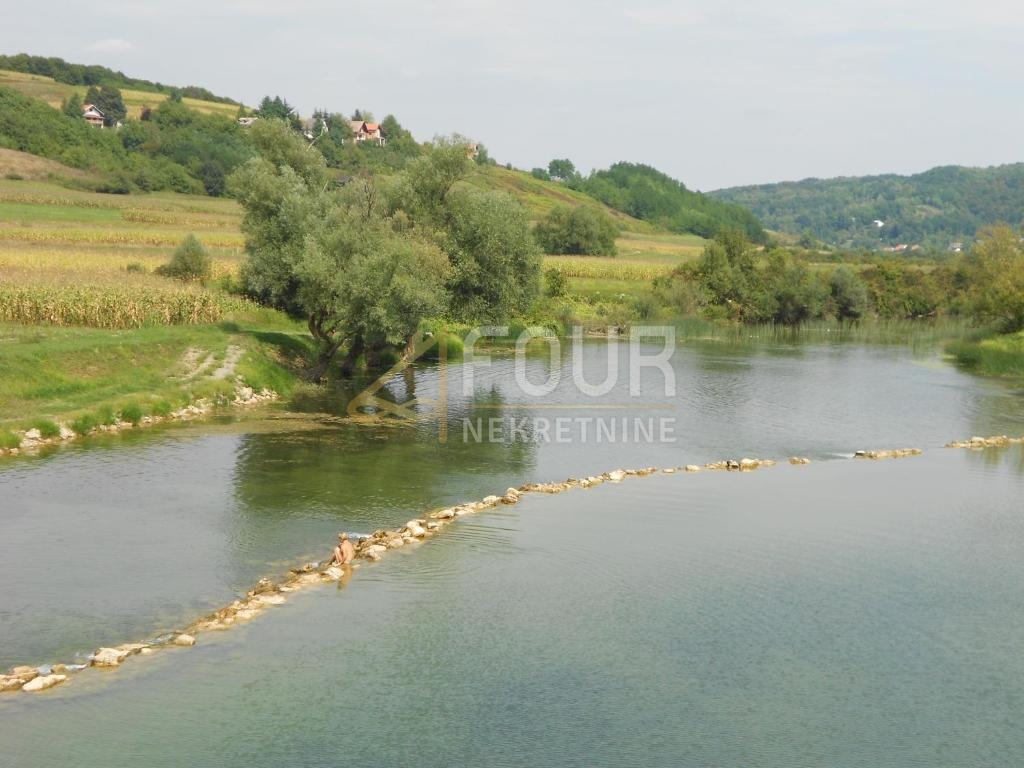 Karlovac - okolica, čudovit posest v bližini Korane
