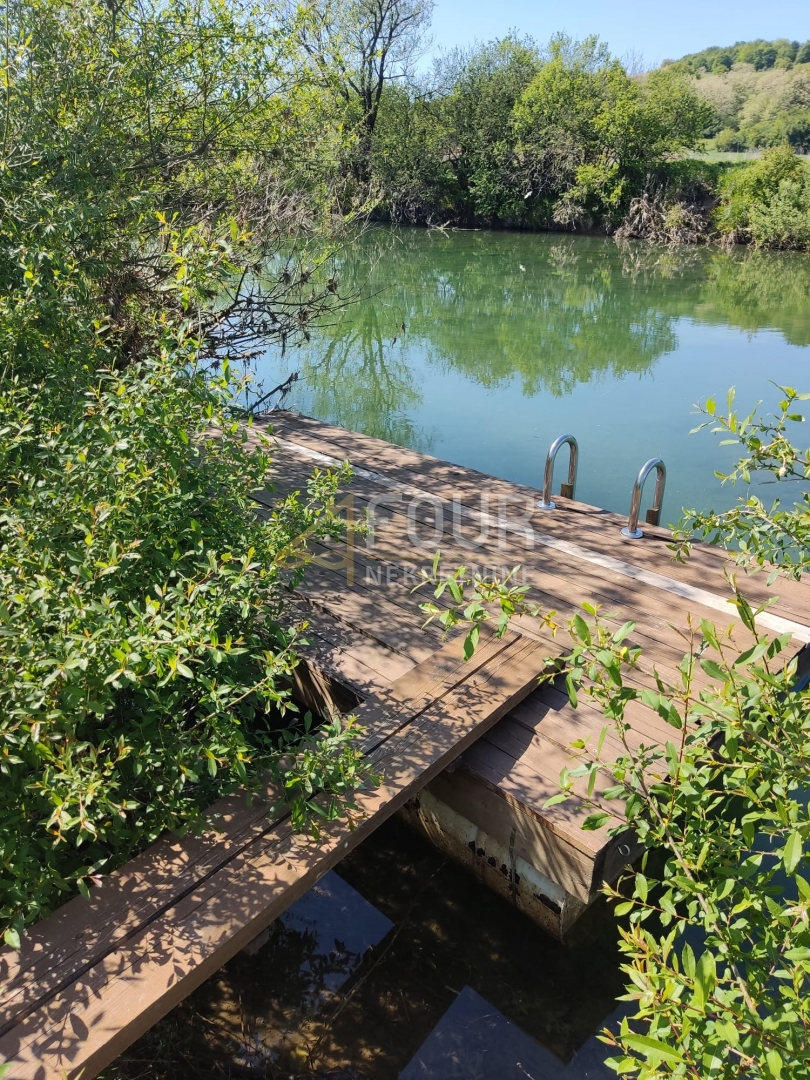 Karlovac - okolica, čudovit posest v bližini Korane