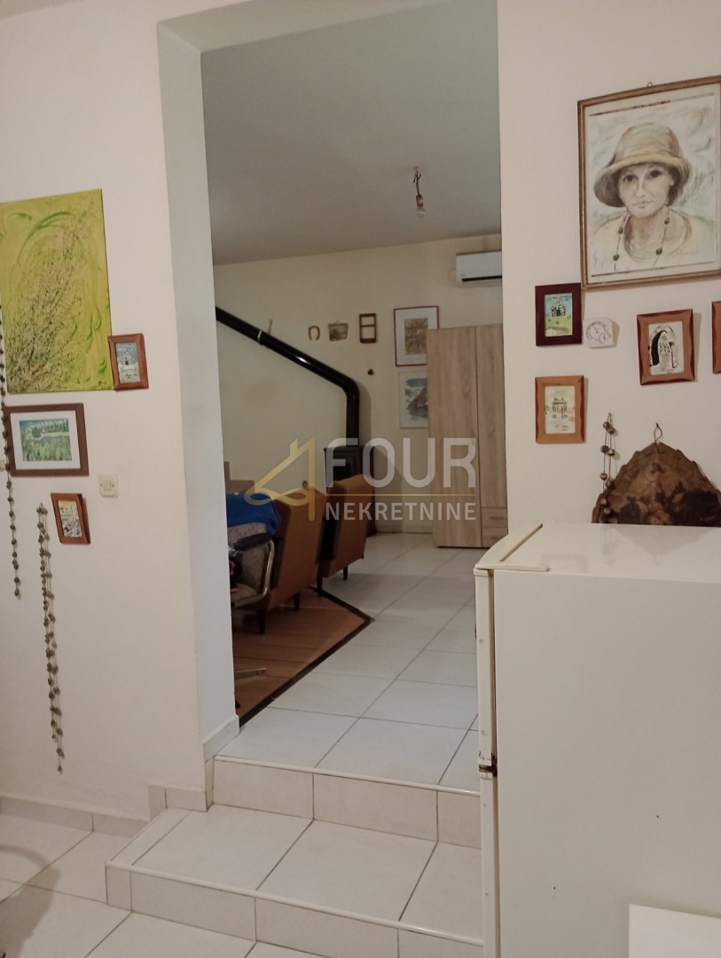 Hiša Veli vrh, Pula, 90m2