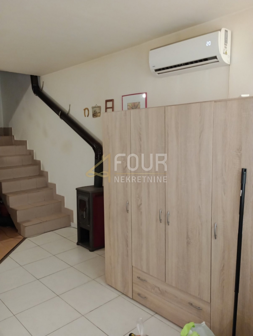 Hiša Veli vrh, Pula, 90m2