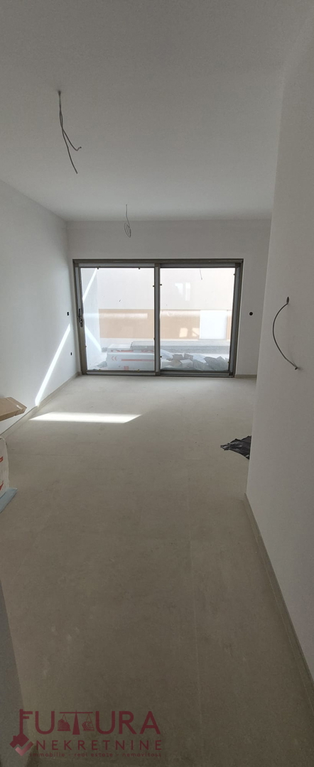 PAG - MANDRE, STAN 41,76 M2, PRODAJA, PRVA VRSTA, ODPRT RAZGLED, VRT!!