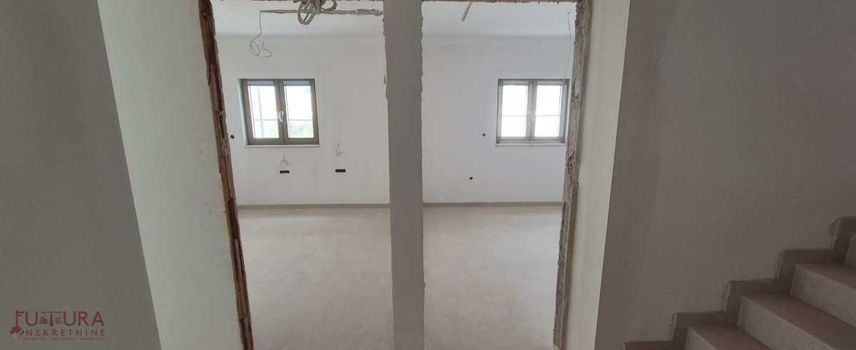 PAG - MANDRE, STAN 131,72 M2, PRODAJA, PRVA VRSTA, ODPRT RAZGLED, VRT, STREŠNA TERASA!!!