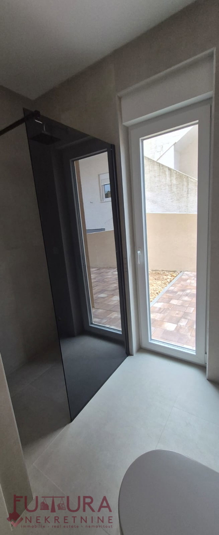 PAG - MANDRE, STANOVANJE 73,25 M2, PRODAJA, VRT, NOVO, LOKACIJA!