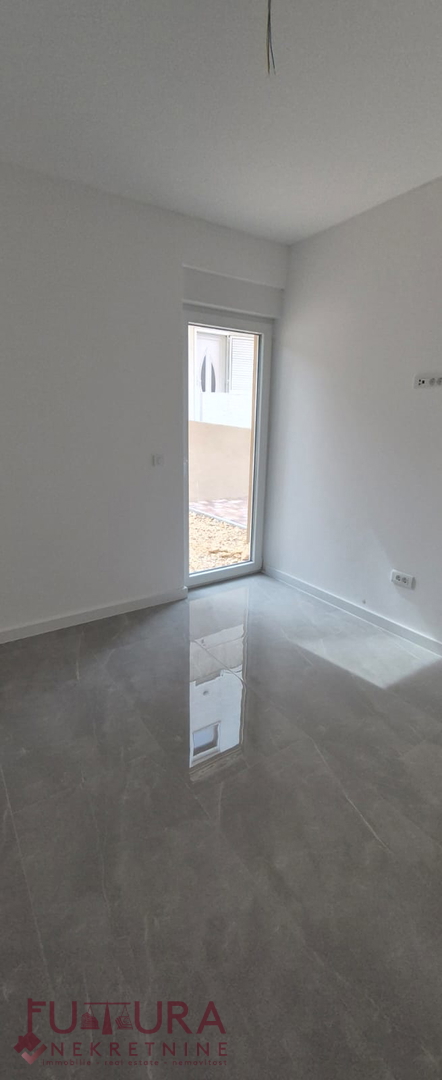 PAG - MANDRE, STANOVANJE 73,25 M2, PRODAJA, VRT, NOVO, LOKACIJA!