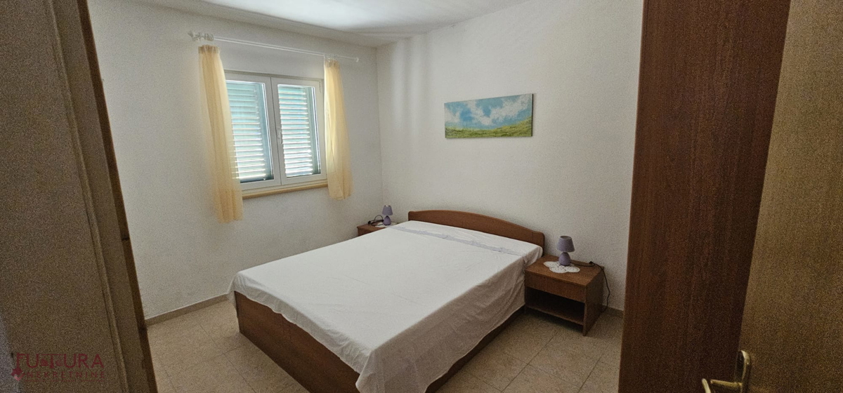 PAG - POVLJANA, HIŠA 300 M2, 6 STANOVANJ, PRODAJA, GARAŽA, RAZGLED, LOKACIJA!