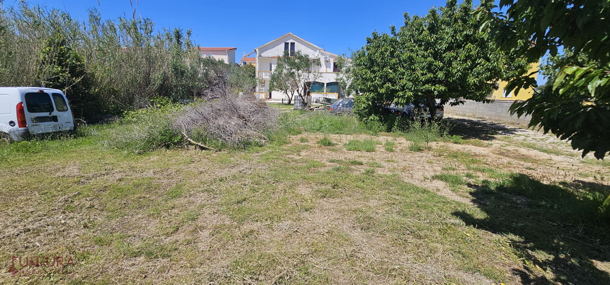 PAG - POVLJANA, HIŠA 300 M2, 6 STANOVANJ, PRODAJA, GARAŽA, RAZGLED, LOKACIJA!