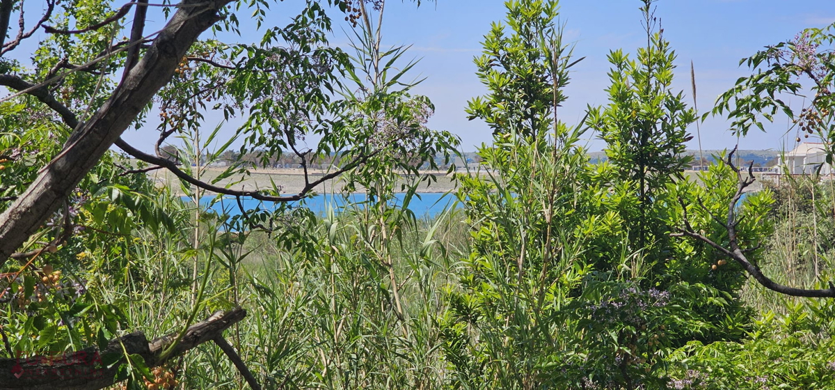 PAG - POVLJANA, HIŠA 300 M2, 6 STANOVANJ, PRODAJA, GARAŽA, RAZGLED, LOKACIJA!