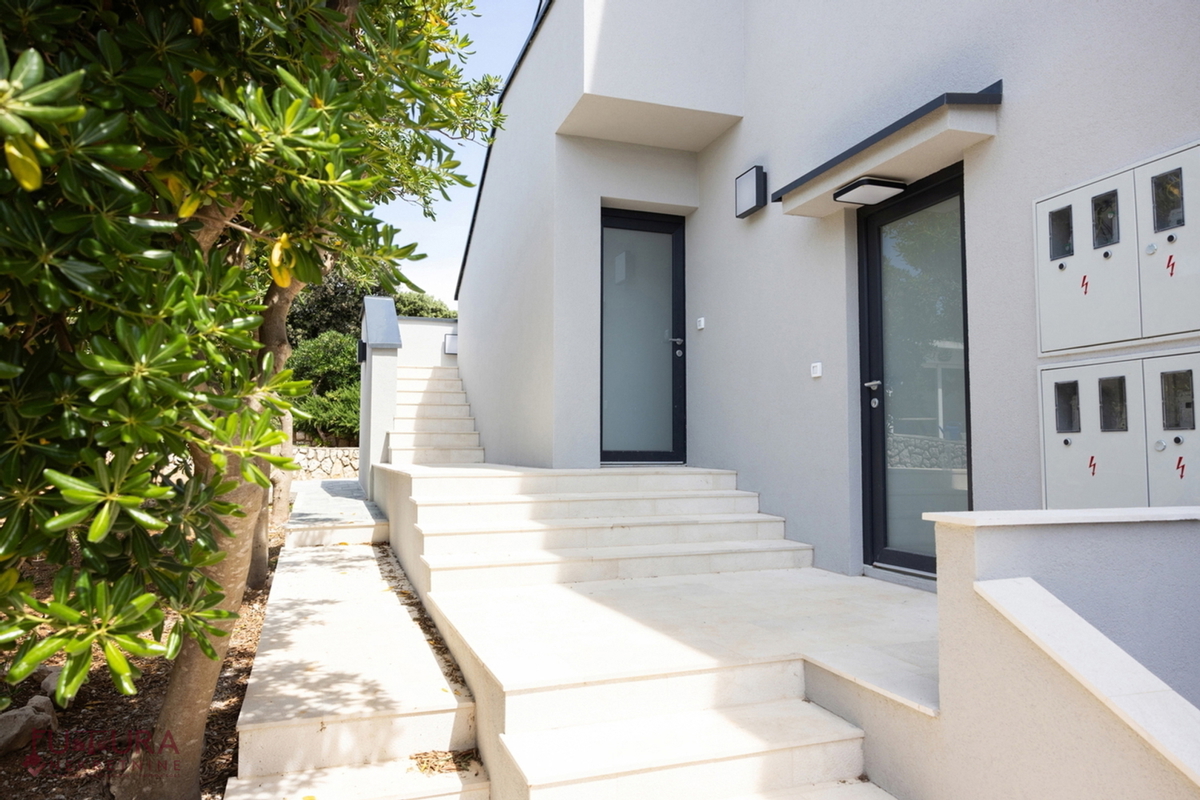 Pag - Mandre, stan 100,32 m2, prodaja, razgled, vrt, garaža, lokacija