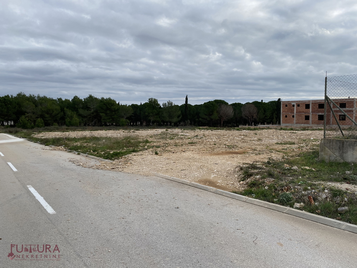 ZADAR - BIOGRAD, PRODAJA GRADBENIŠKEGA ZEMLJIŠČA V VELIKOSTI 3417 M2.