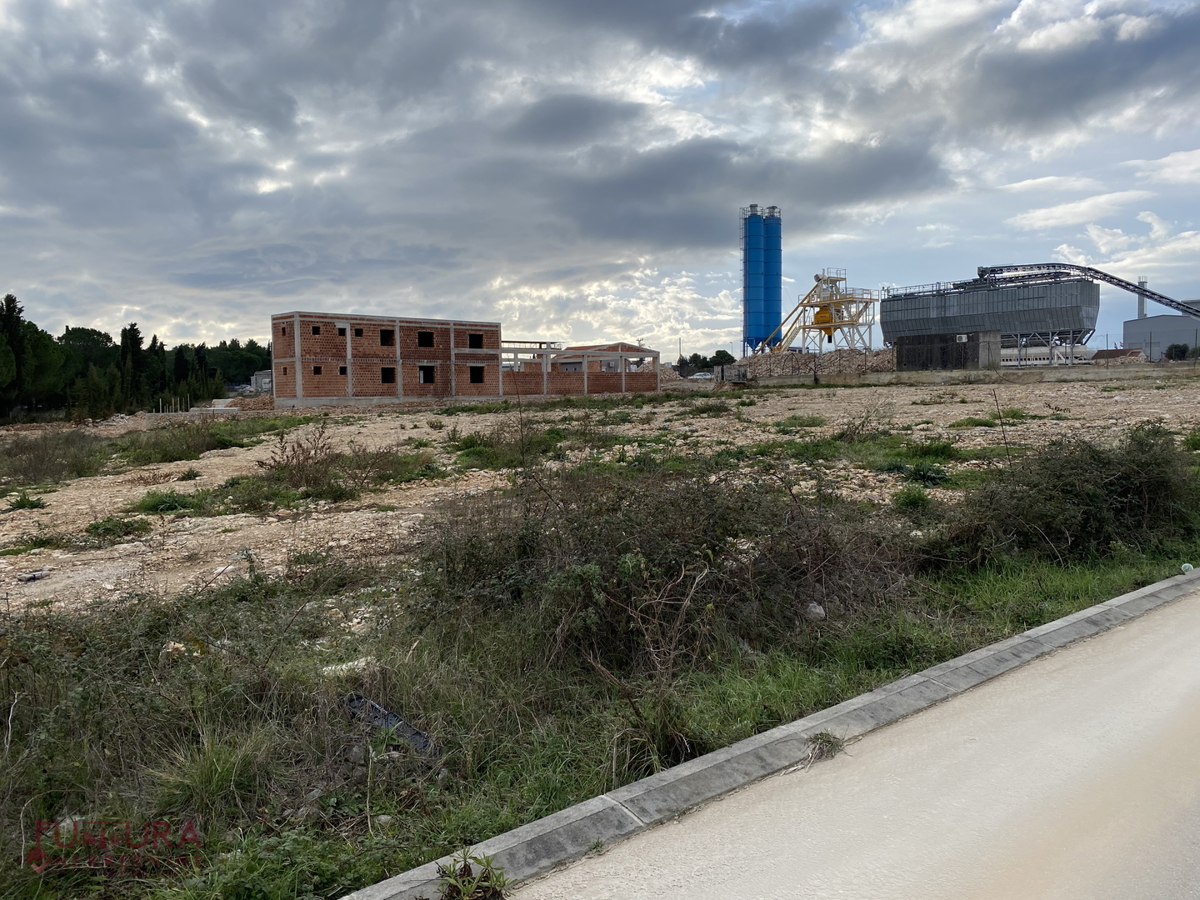 ZADAR - BIOGRAD, PRODAJA GRADBENIŠKEGA ZEMLJIŠČA V VELIKOSTI 3417 M2.