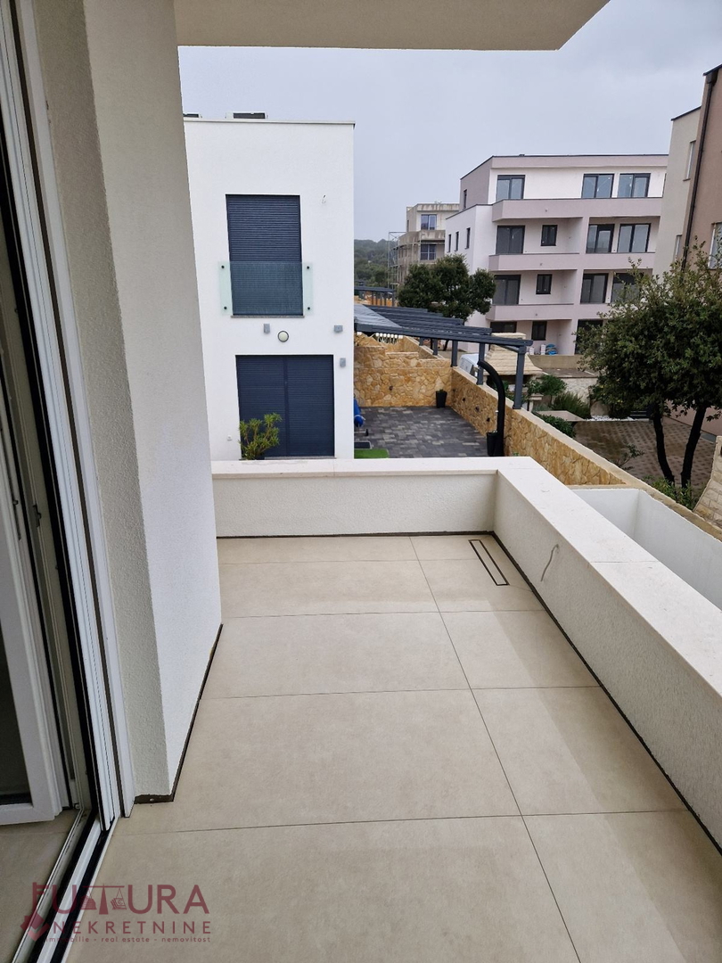 PAG - MANDRE, STANOVANJE 71 M2, PRODAJA, NOVO, VRT!!!