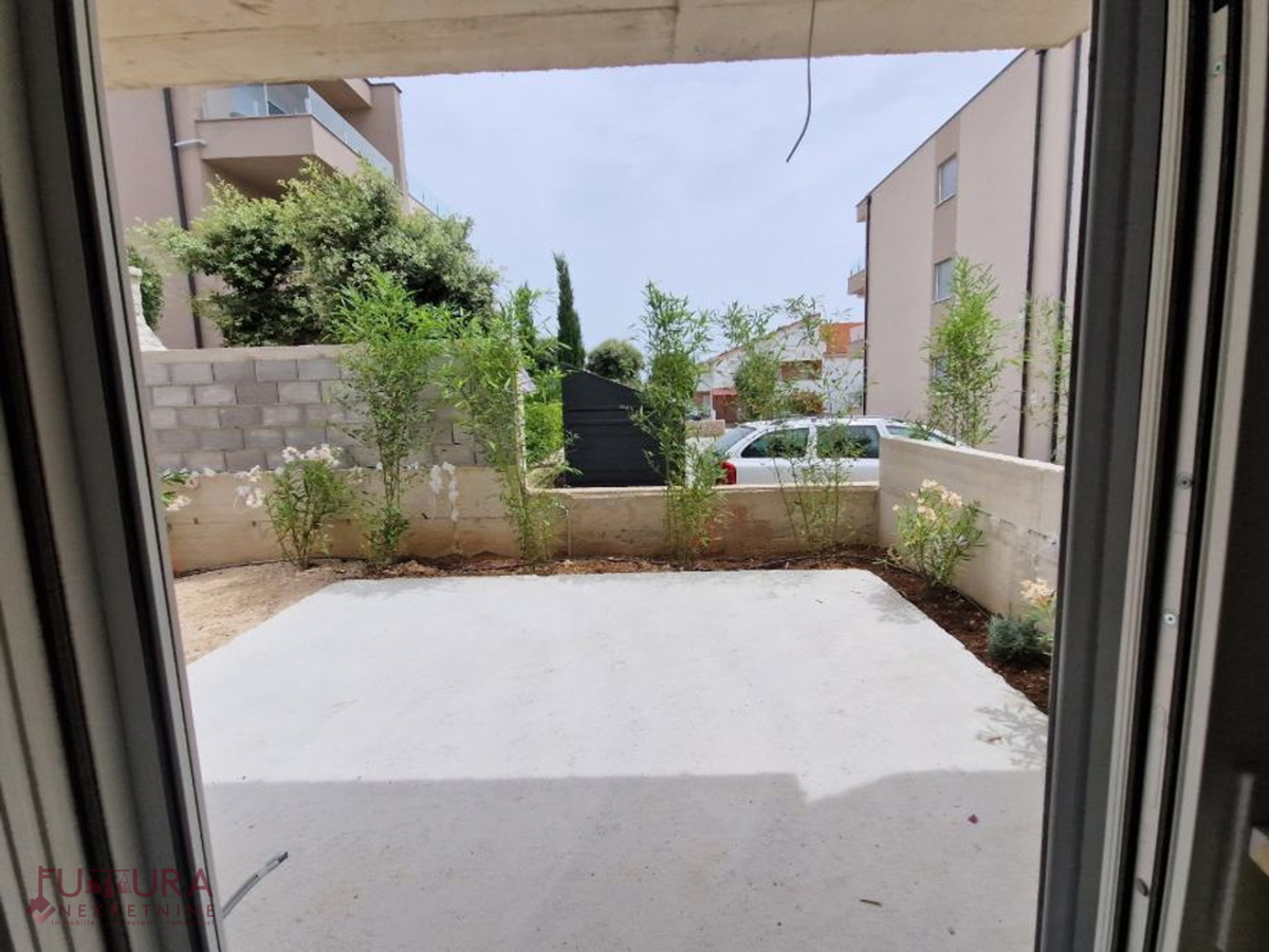PAG - MANDRE, STANOVANJE 71 M2, PRODAJA, NOVO, VRT!!!
